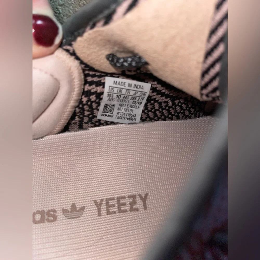 ADIDAS- YEEZY BOOST 350 V2 'YECHEIL NON-REFLECTIVE' size 10.5 (sale excluded) - Picture 9 of 16